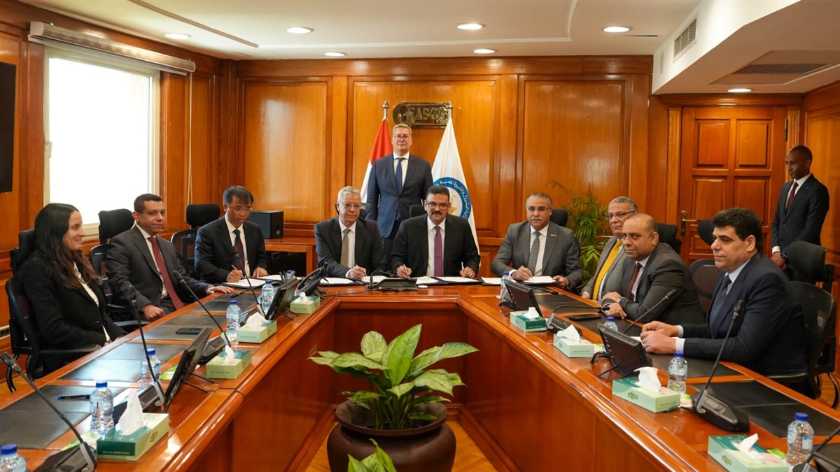 وزير البترول يشهد توقيع مذكرة تفاهم مع 