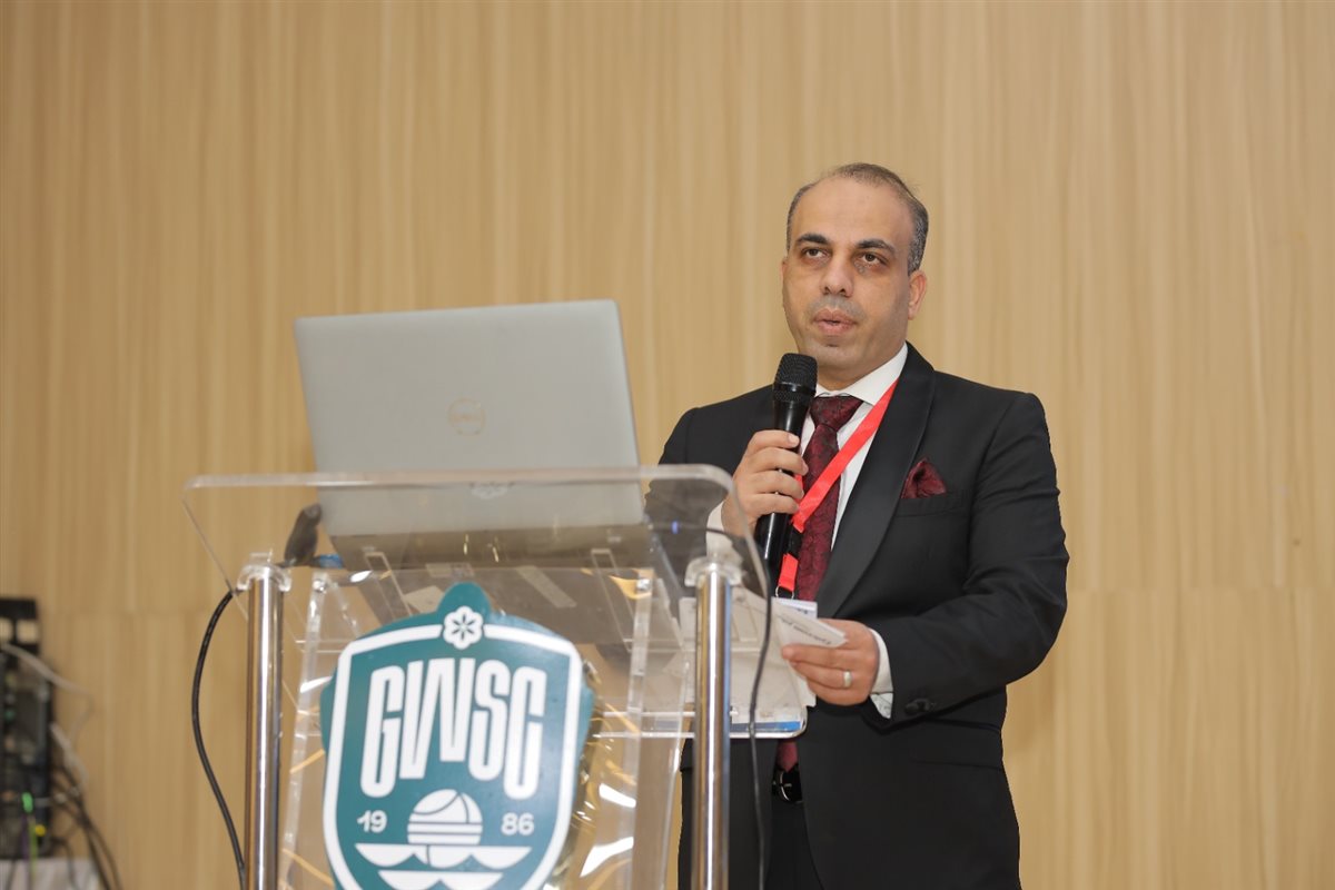 الدكتور أحمد عوض حسان يلقي كلمته