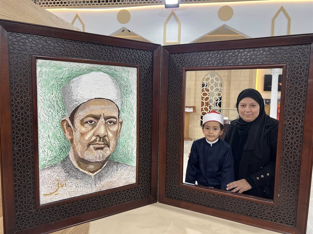 دكتورة عائشة والطفل داخل كتاب الإمام