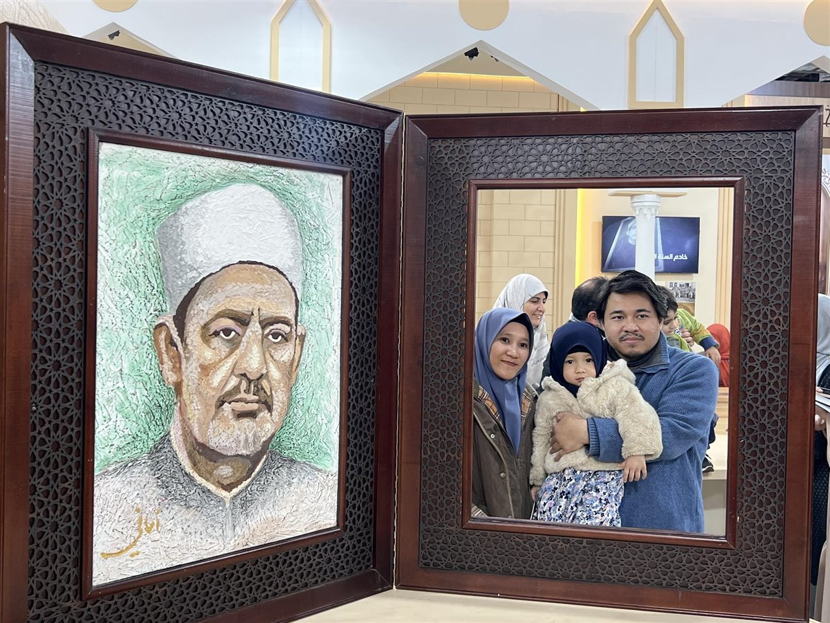 الوافدين مع كتاب الإمام الأكبر