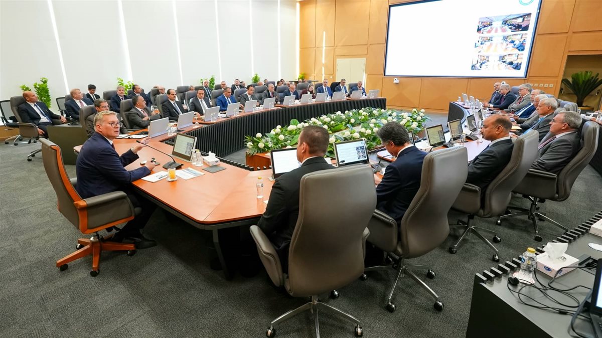 وزير البترول والثروة المعدنية يناقش مع الشركات العالمية خطة تعزيز الانتاج والإجراءات التحفيزية للاستثمار