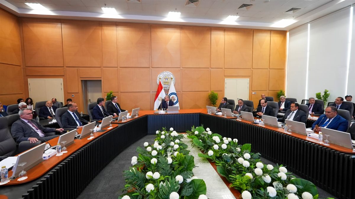 وزير البترول والثروة المعدنية يناقش مع الشركات العالمية خطة تعزيز الانتاج والإجراءات التحفيزية للاستثمار