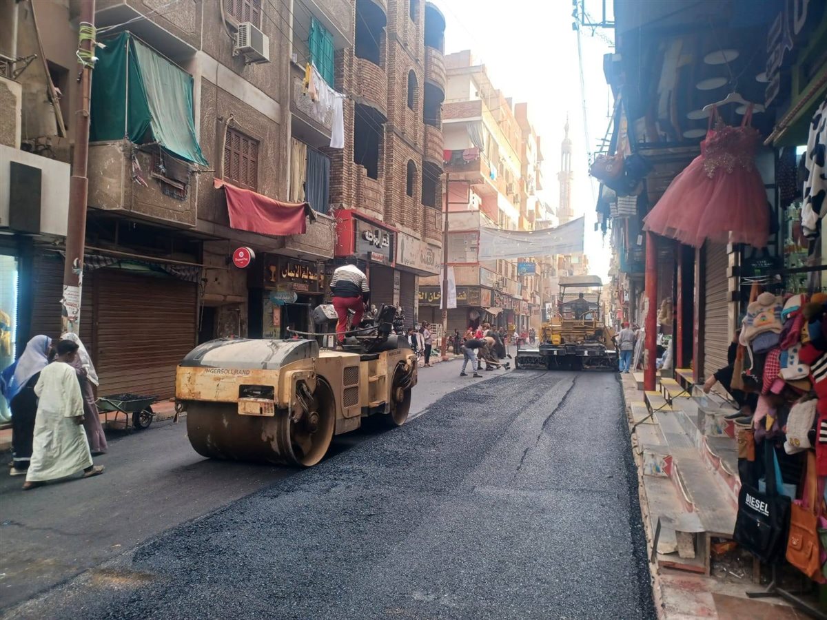 أعمال الرصف بشوارع نجع حمادي