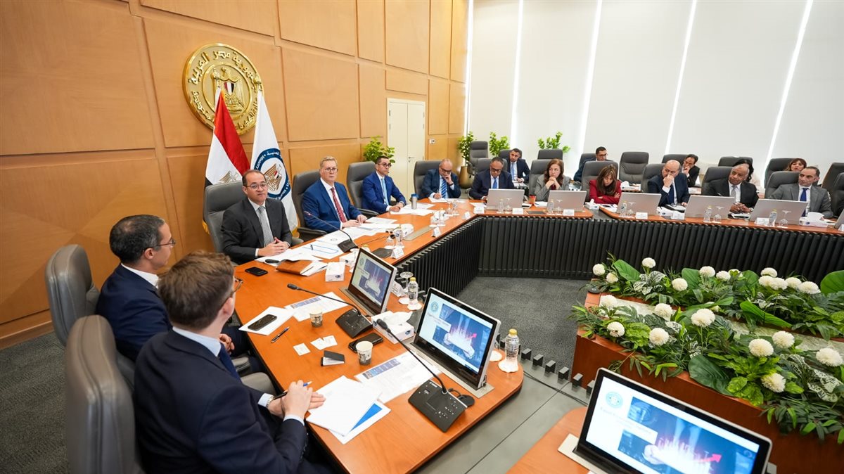 مائدة مستديرة بين وزراء البترول والمالية والاستثمار ومؤسسات مالية عالمية لعرض فرص الاستثمار