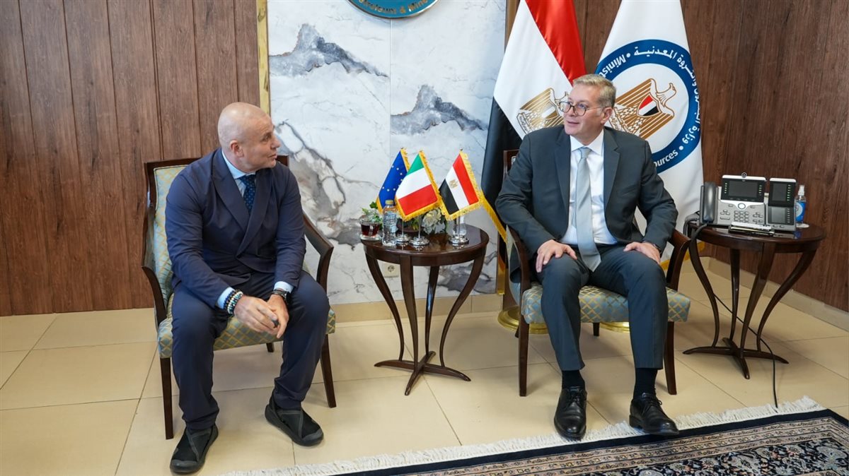 وزير البترول يبحث مع سفير إيطاليا التعاون في مشروعات البترول والغاز
