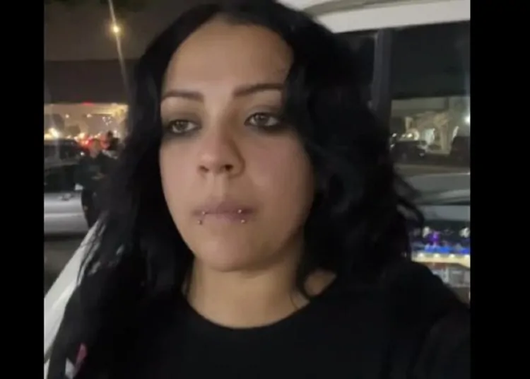 فتاة الاتوبيس