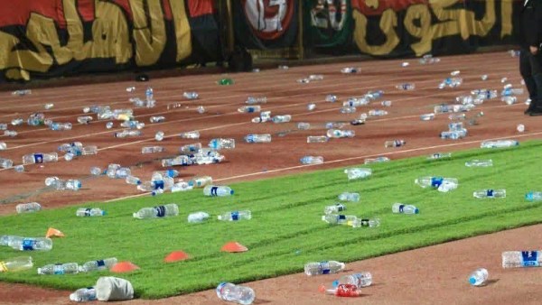 زجاجات مياه مباراة الاهلي والجيش