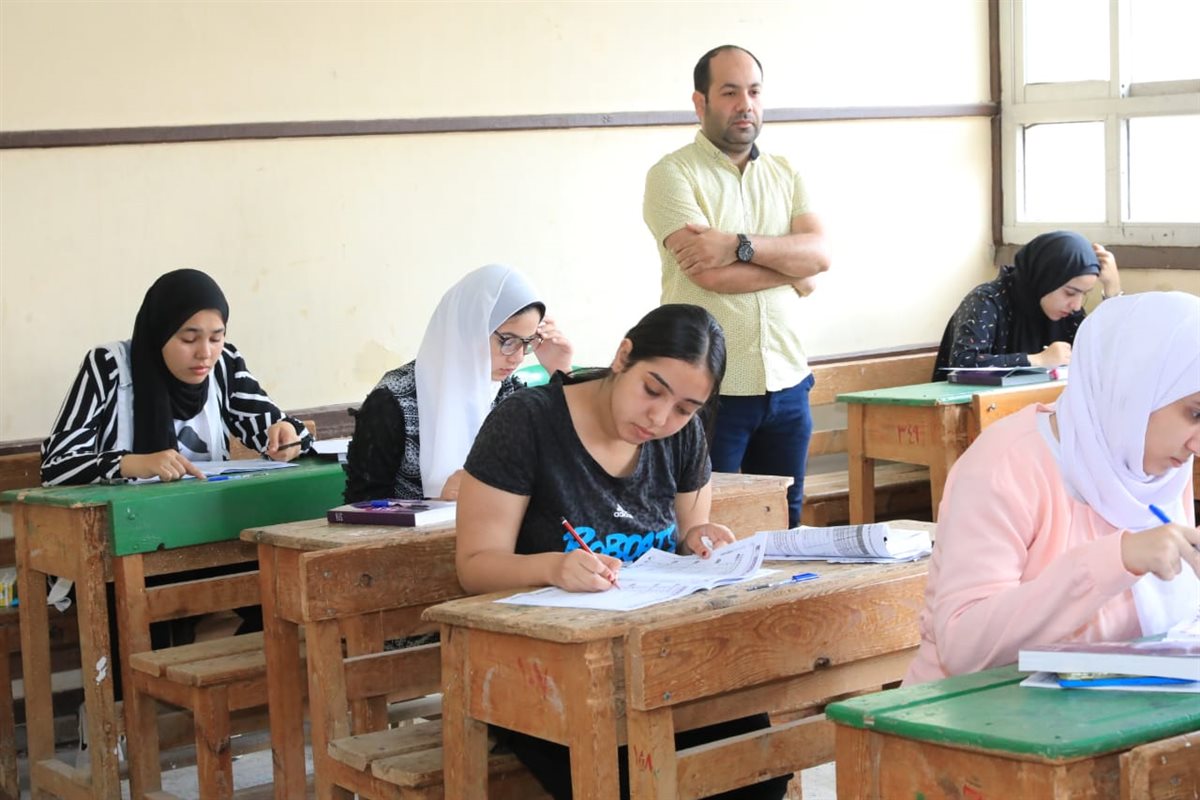 امتحانات الثانوية العامة أرشيفية