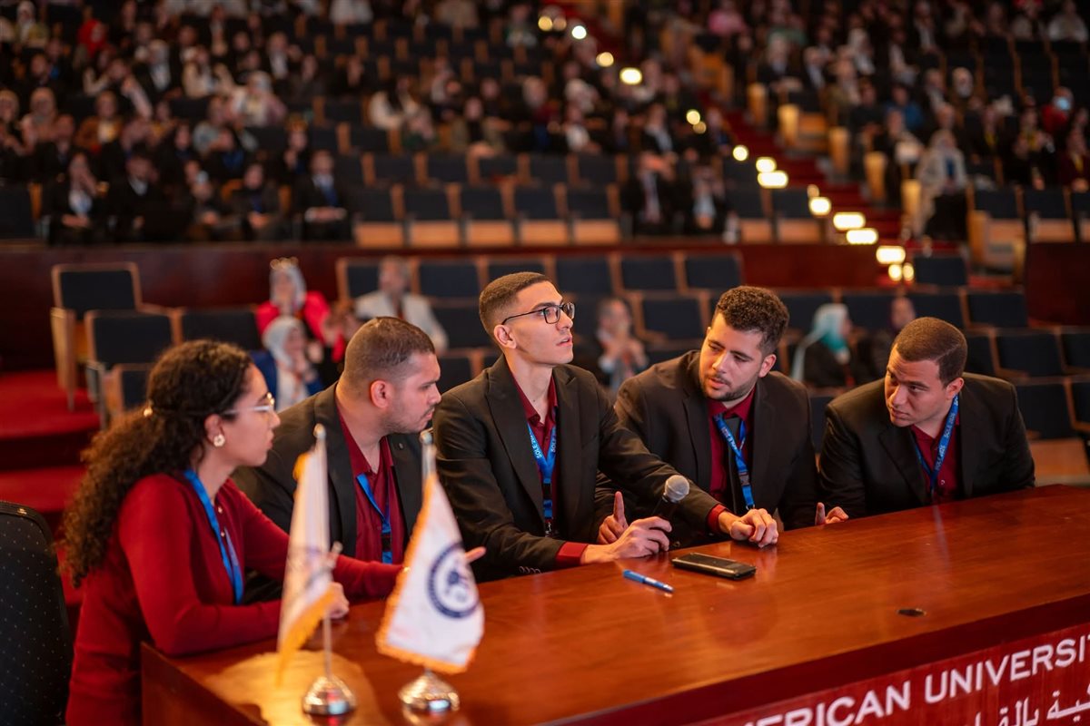 طلاب علوم عين شمس&nbsp;