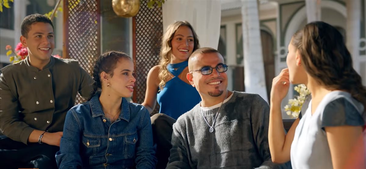 إعلان عمرو دياب وأولاده