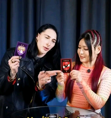 Rhea Ripley وIyo Sky يختاران أفضل شعار لناد عربي