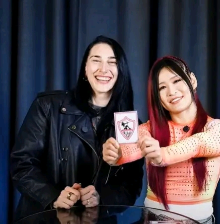 Rhea Ripley وIyo Sky يختاران أفضل شعار لناد عربي