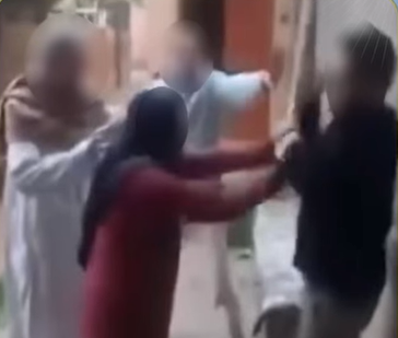 ضرب امه هو ومراته.. الداخلية تضبط بطل فيديو المنصورة