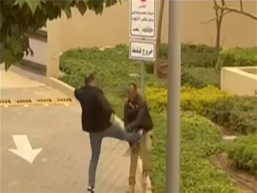 العقوبة المتوقعة للمتعدي على فرد أمن التجمع