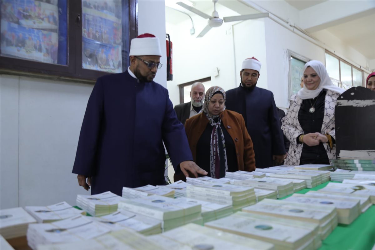 أمين البحوث الإسلامية يفتتح معرضًا للكتاب في كلية الدراسات الإنسانية للبنات