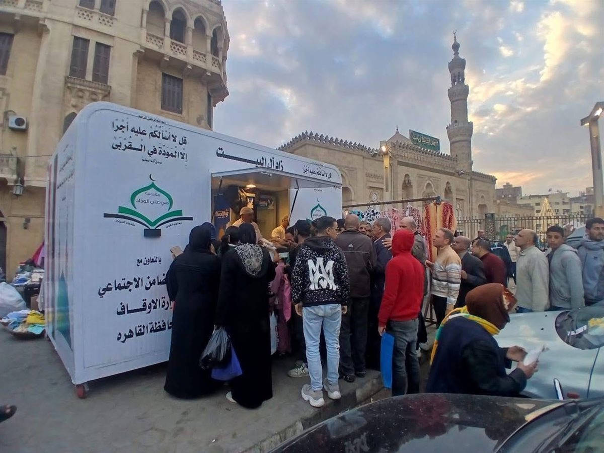 إقبال كثيف على سيارات