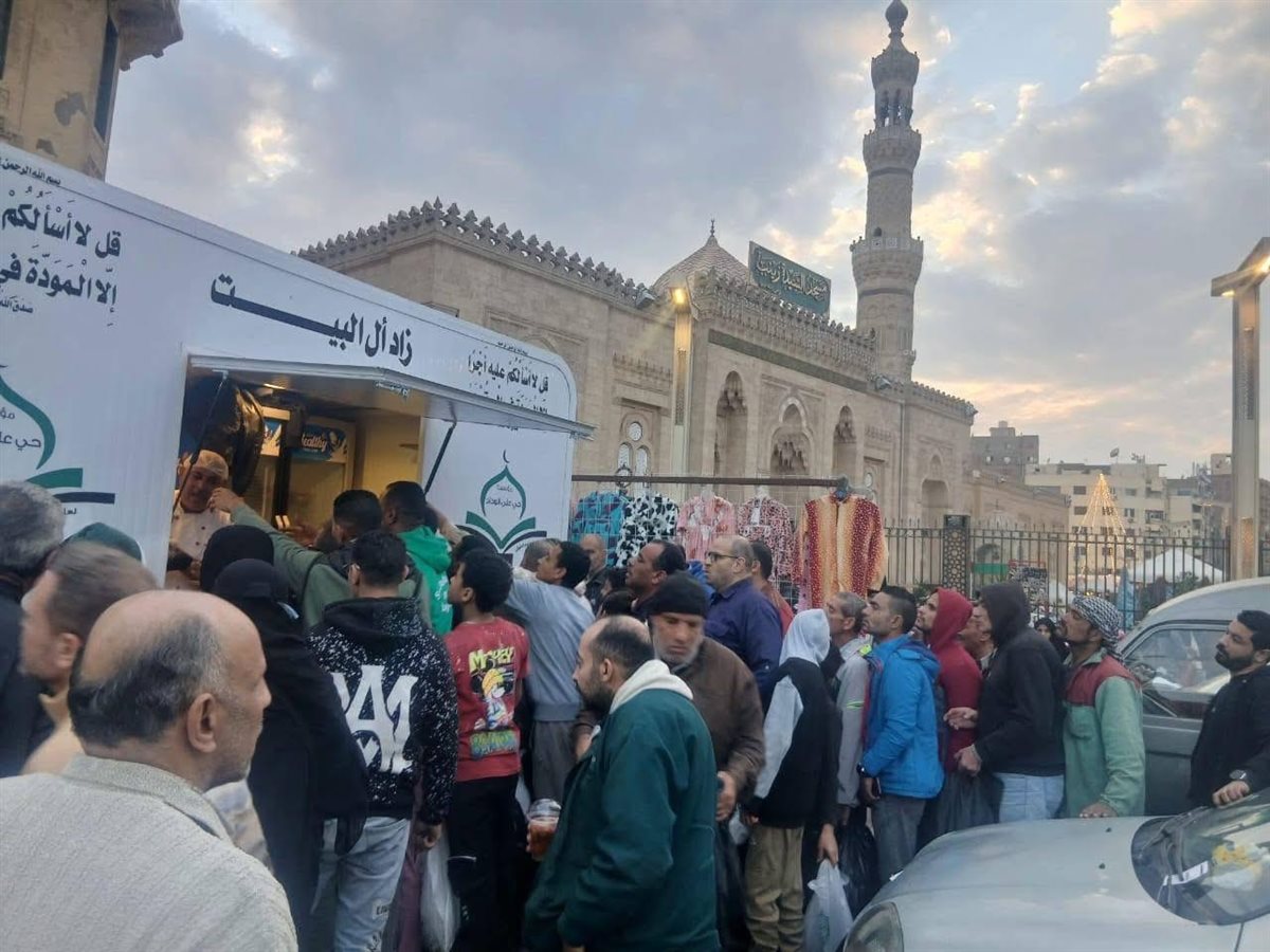إقبال كثيف على سيارات