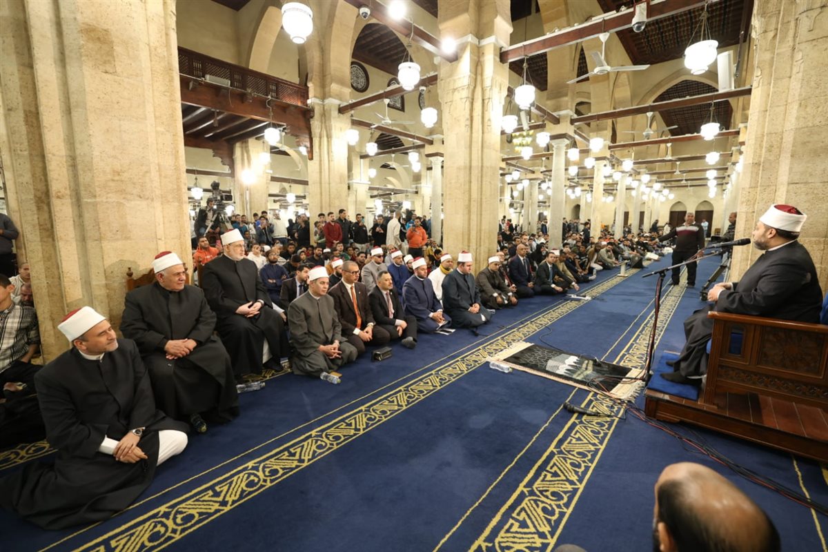 درس التراويح بالجامع الأزهر يحذر من انشغال الآباء عن أبنائهم