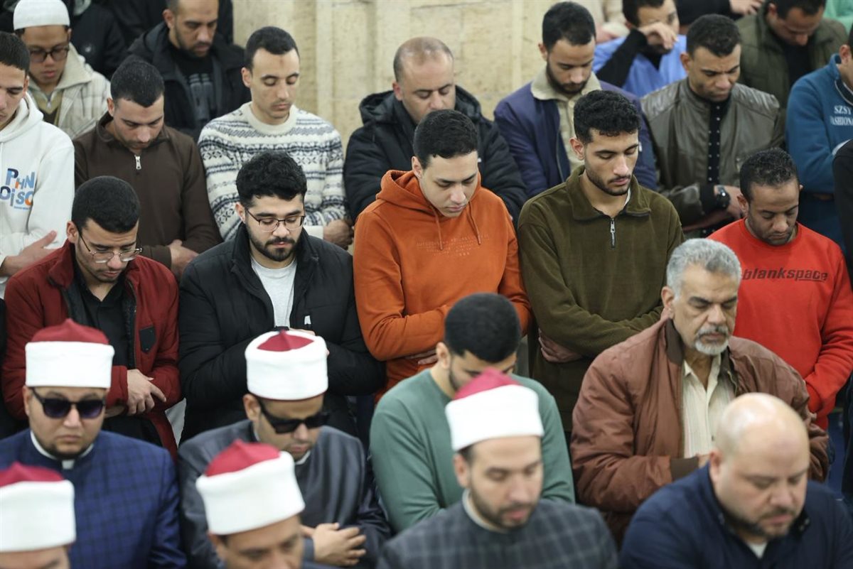 &nbsp;صلاتي العشاء والتراويح في الأزهر