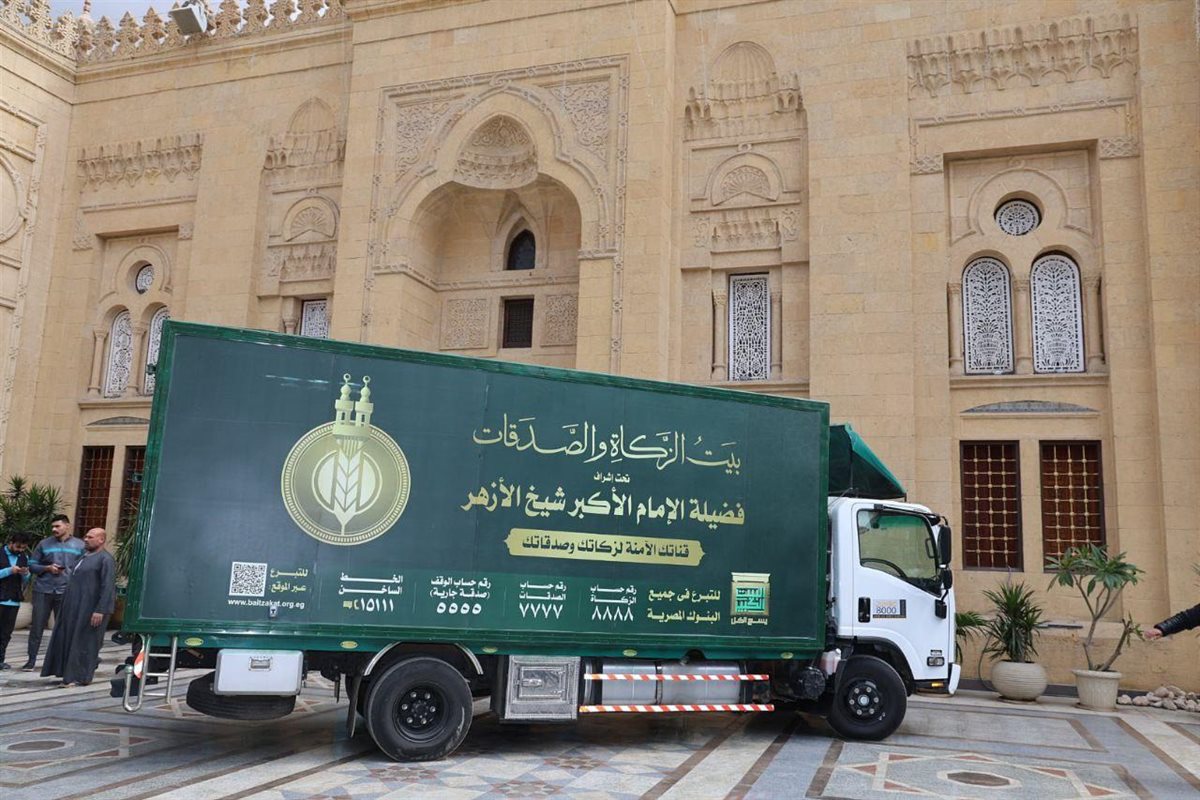 توزيع 1000 كرتونة مواد غذائية من مسجد السيدة زينب لدعم الأسر المستحقة