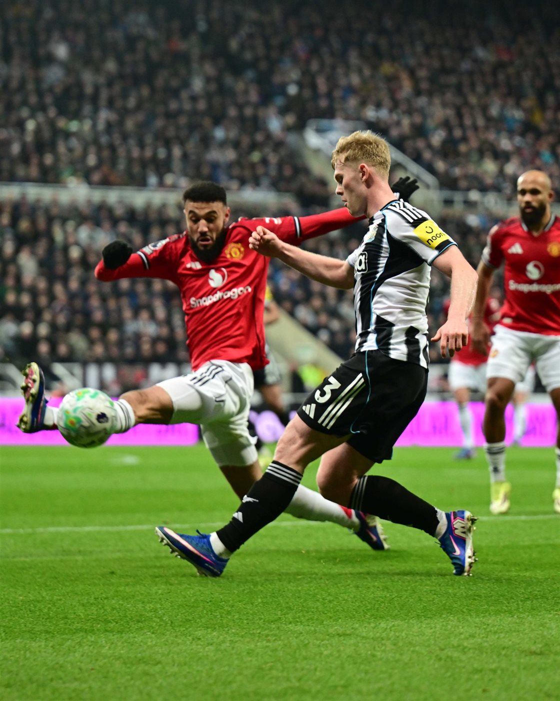 نيوكاسل يونايتد ضد مان يونايتد