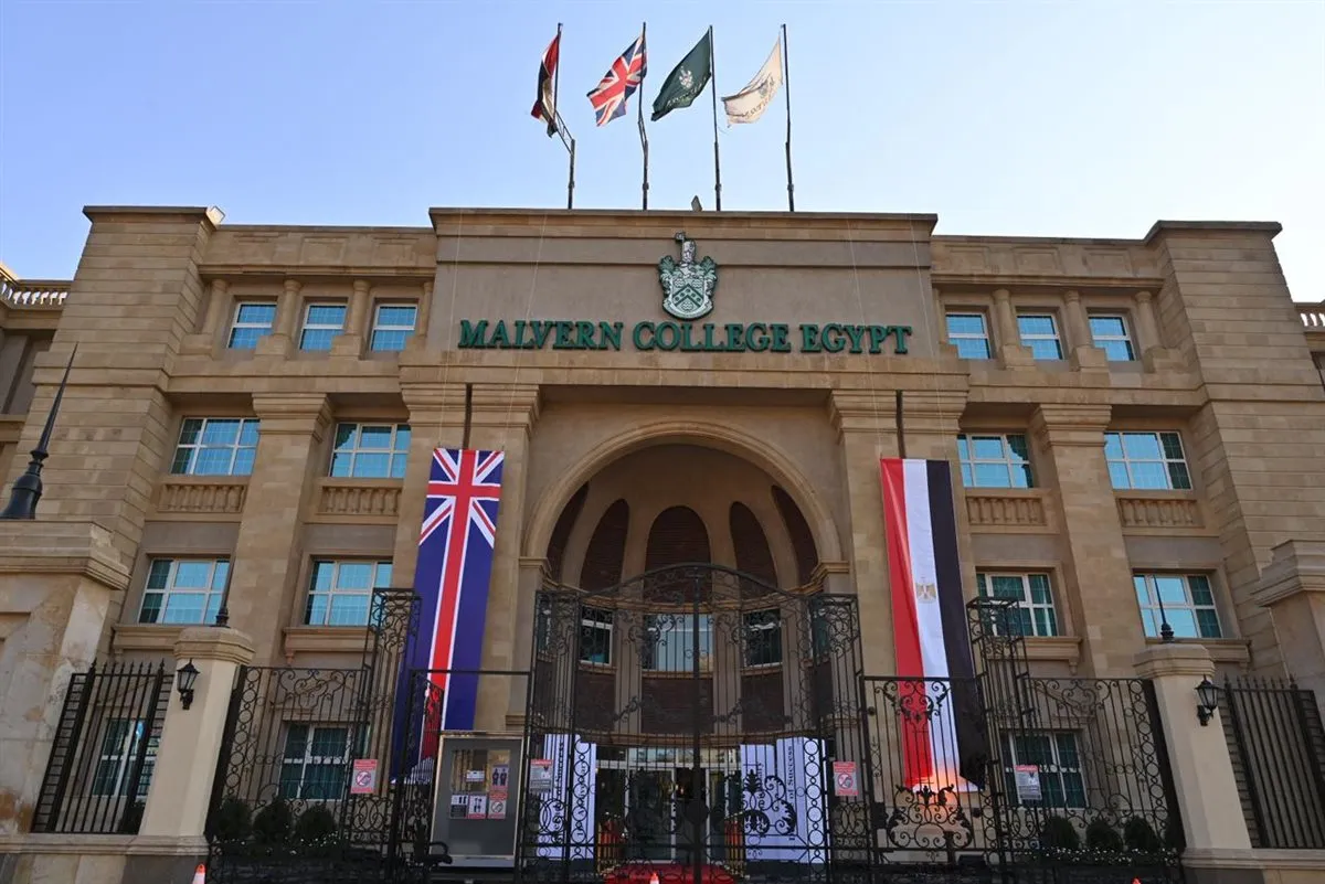 السفير البريطاني يزور مدارس مالڤيرن كوليدچ مصر