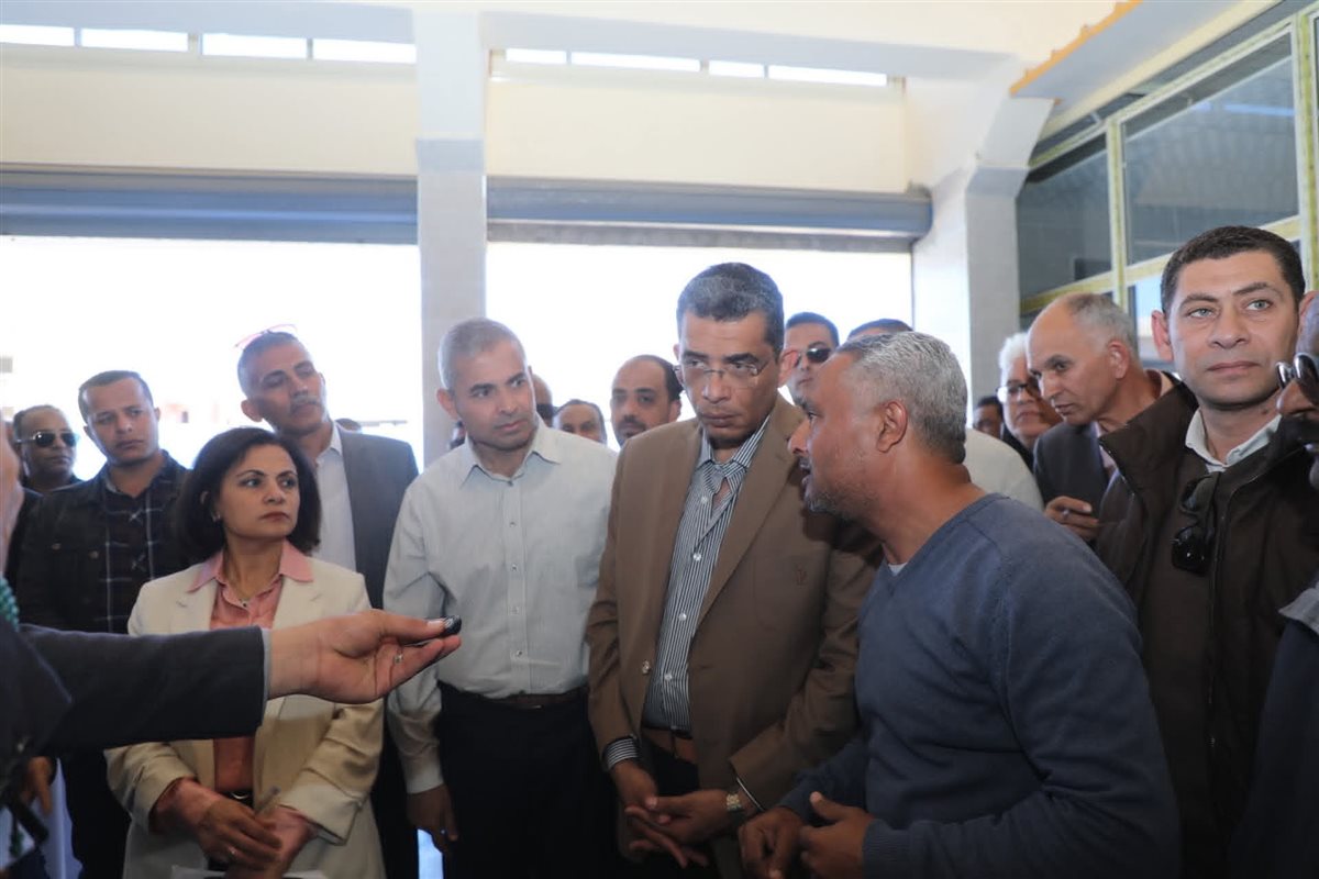 محافظ البحر الأحمر يتفقد محطة التحلية بالقصير