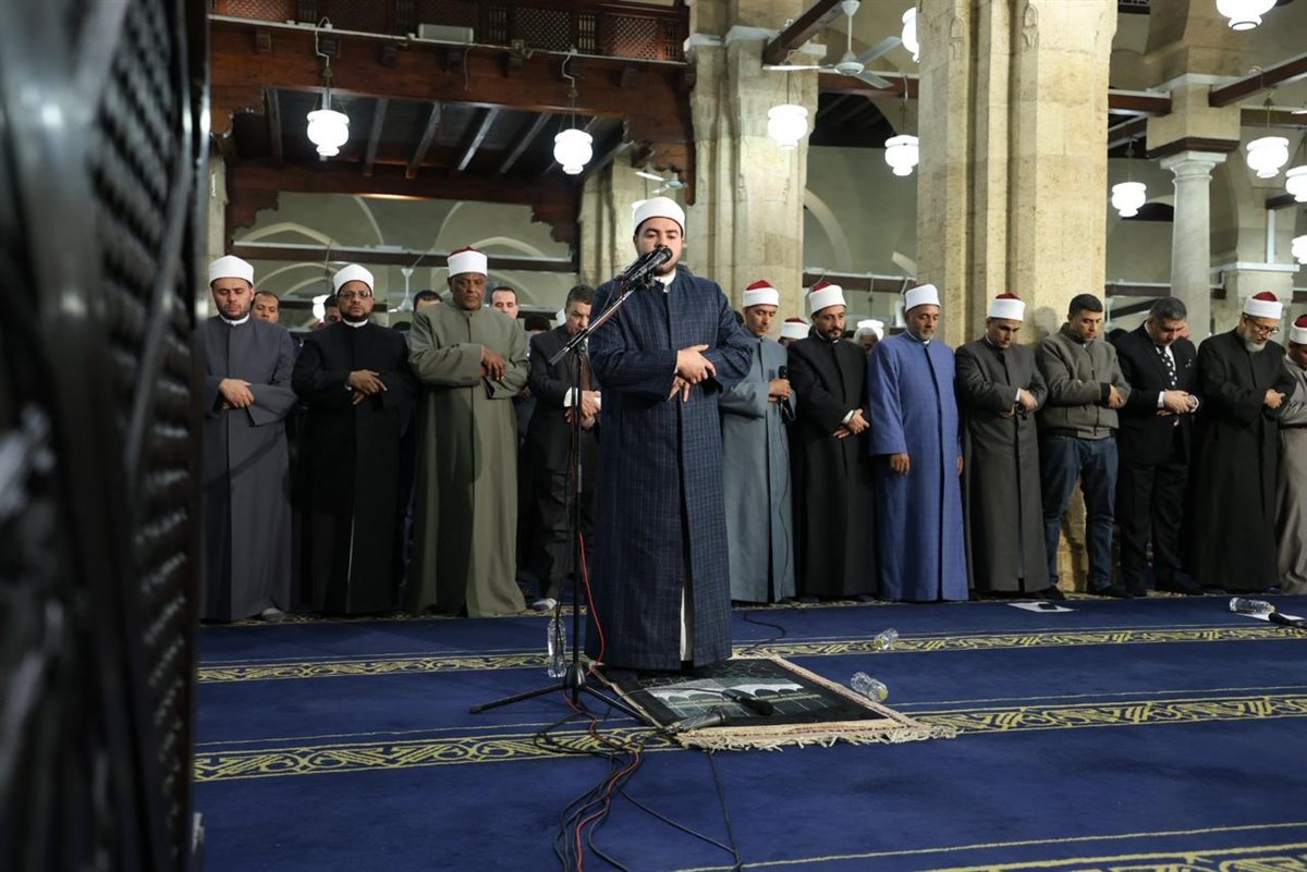 إقبال واسع على الجامع الأزهر ومشاركة لافتة للقراء الشباب في إحياء التراويح&nbsp;