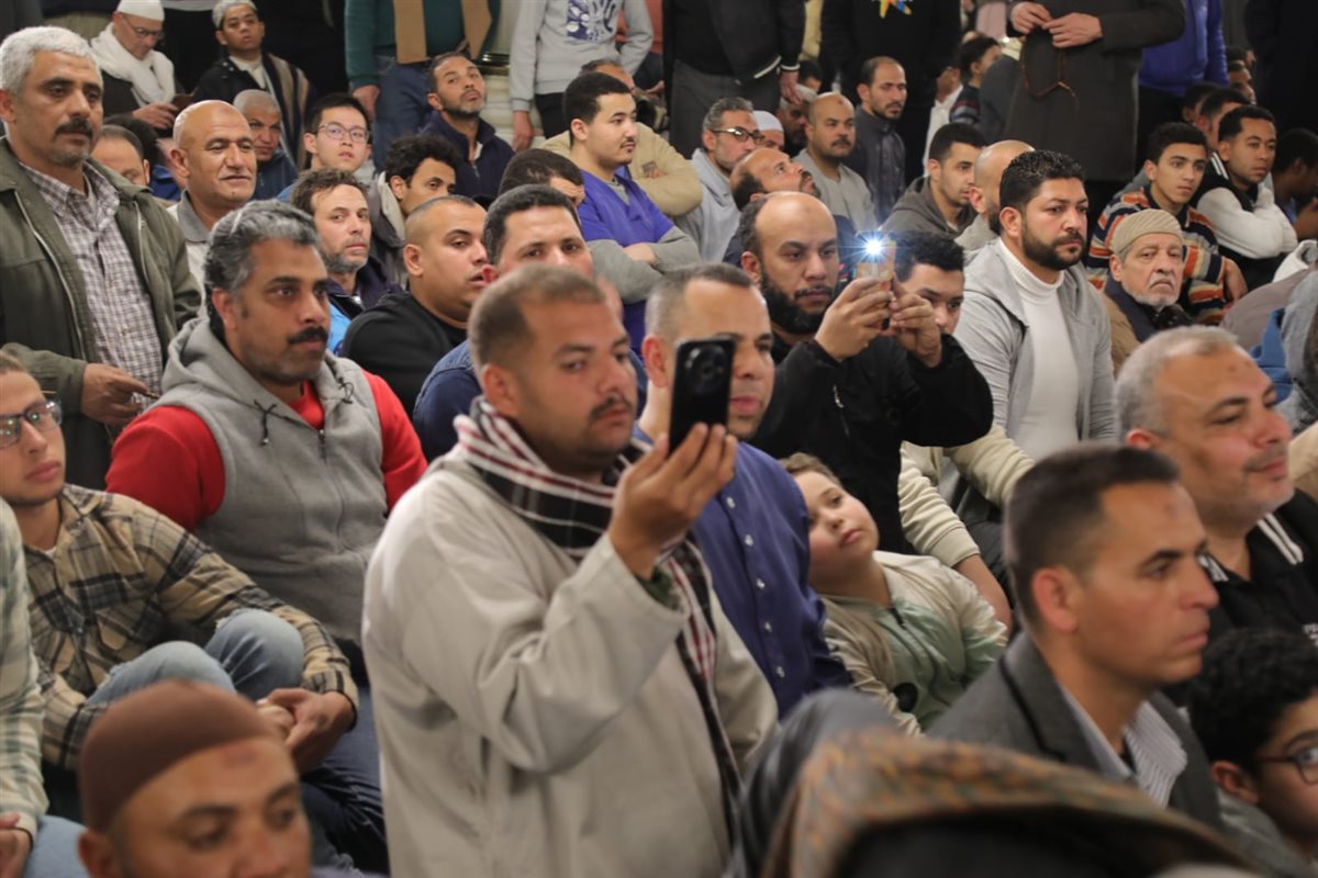 خلال درس التراويح بمسجد الإمام الحسين