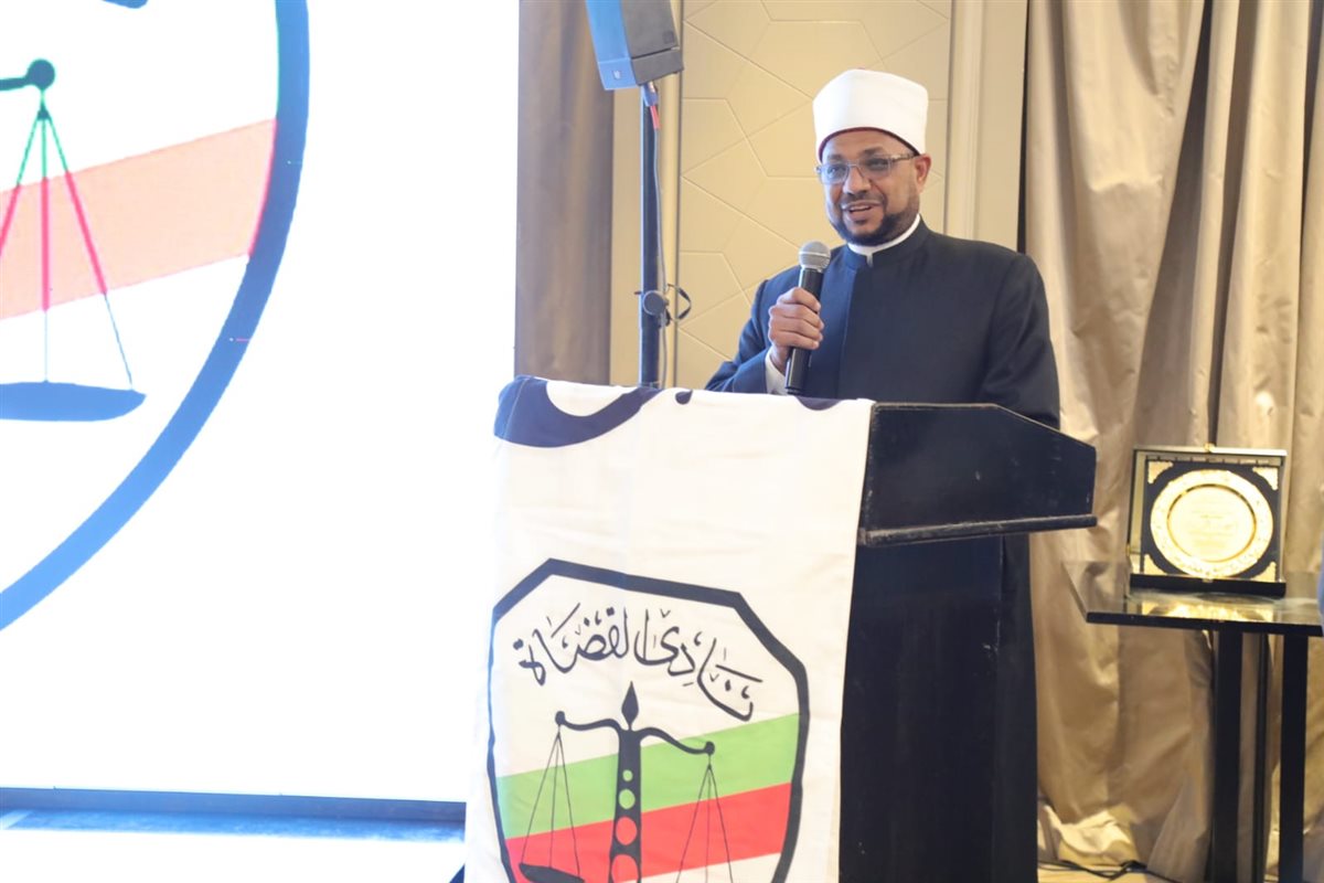 أمين البحوث الإسلامية يُمنح العضوية الفخرية لنادي القضاة