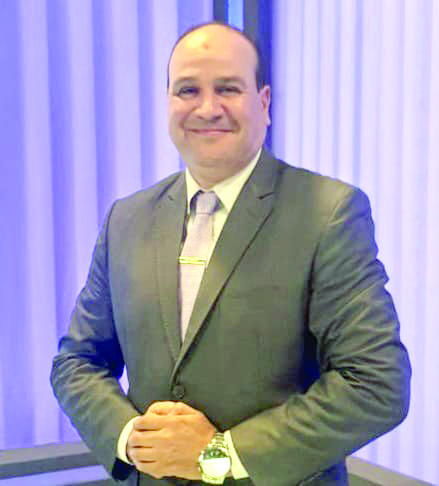 الدكتور ياسر حسين، الخبير الاقتصادى والمالى الدولى