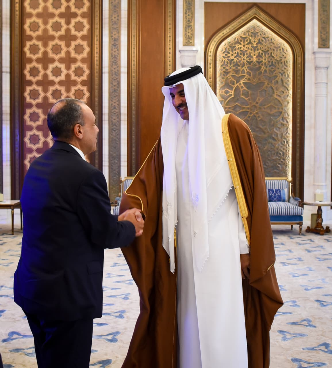 وزير الخارجية ينقل رسالة دعم وتضامن مصر التام إلى أمير قطر
