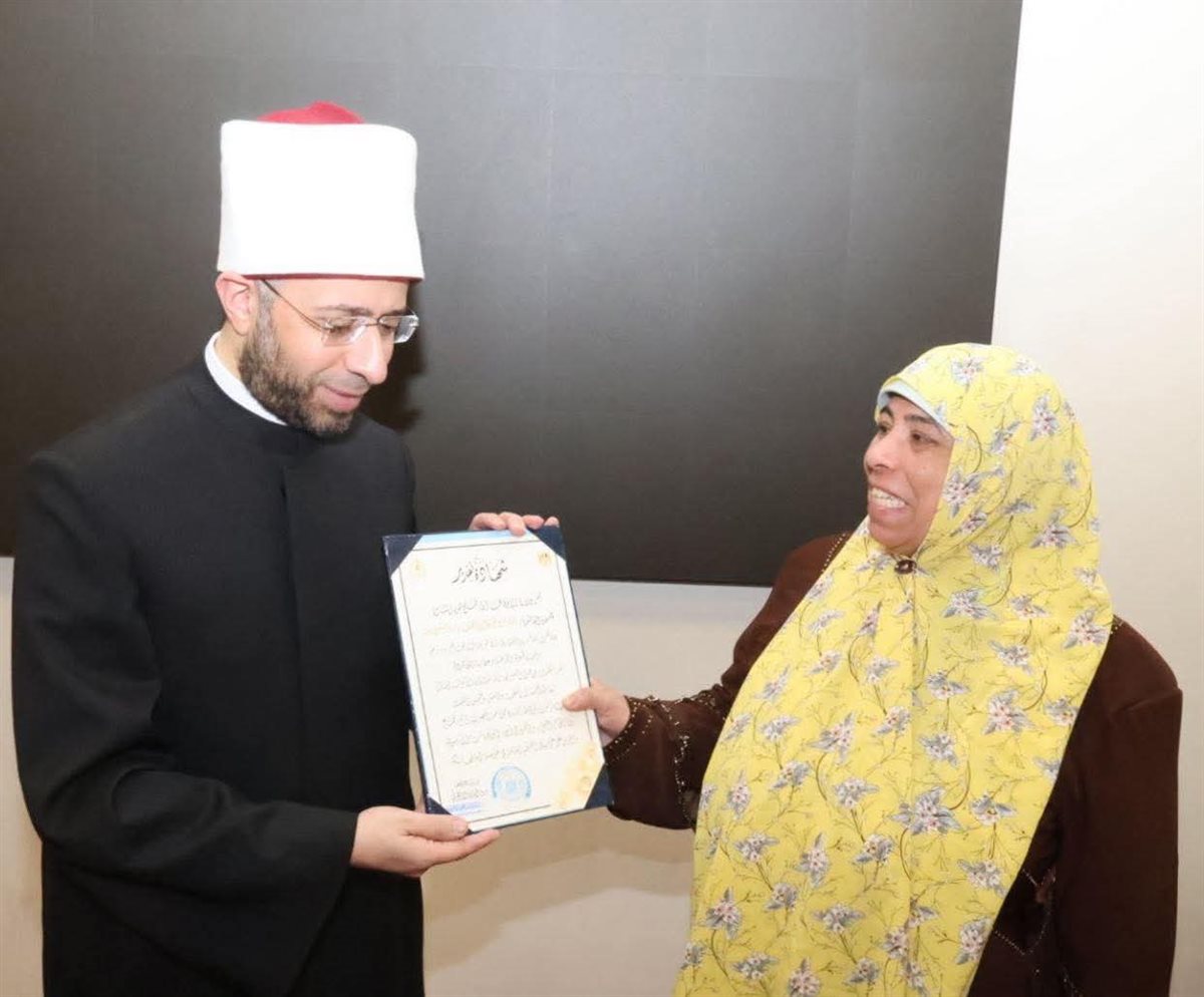 وزير الأوقاف يكرِّم الأمهات المثاليات&nbsp;