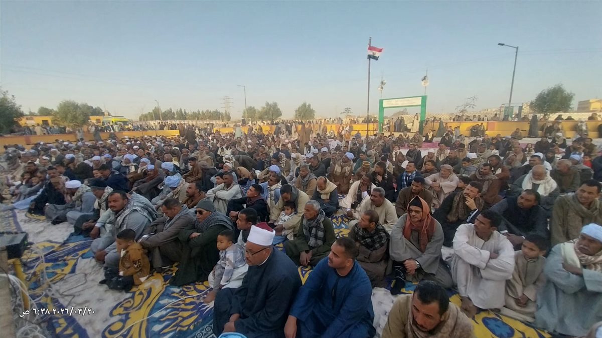 إقبال كثيف على صلاة عيد الفطر بمساجد وساحات الصلاة