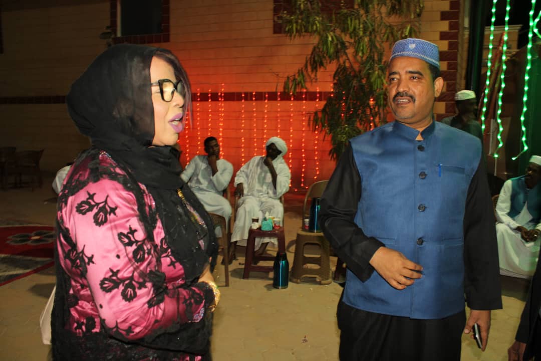 لقاء محررة الوفد مع مسؤول الإعلام بالقنصلية حلمي فاروق