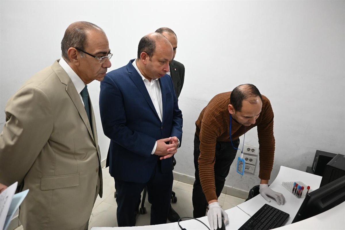 عميد قصر العيني في المستشفيات