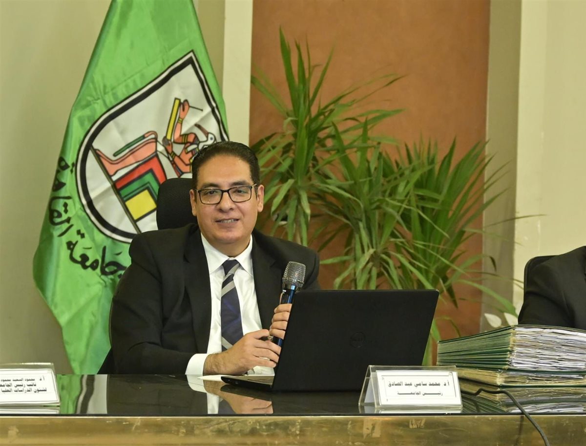 محمد سامي عبد الصادق رئيس جامعة القاهرة