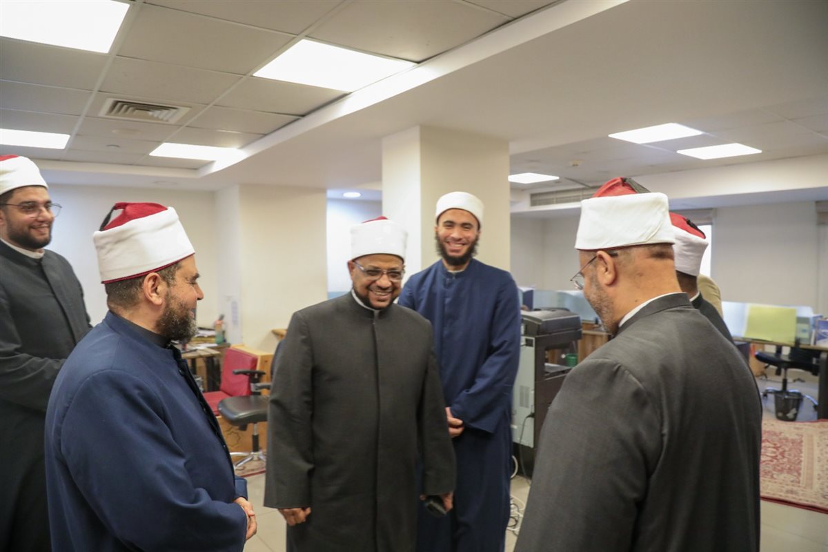 أمين البحوث الإسلامية يتفقد إدارات المجمع لمتابعة سير العمل بعد إجازة العيد