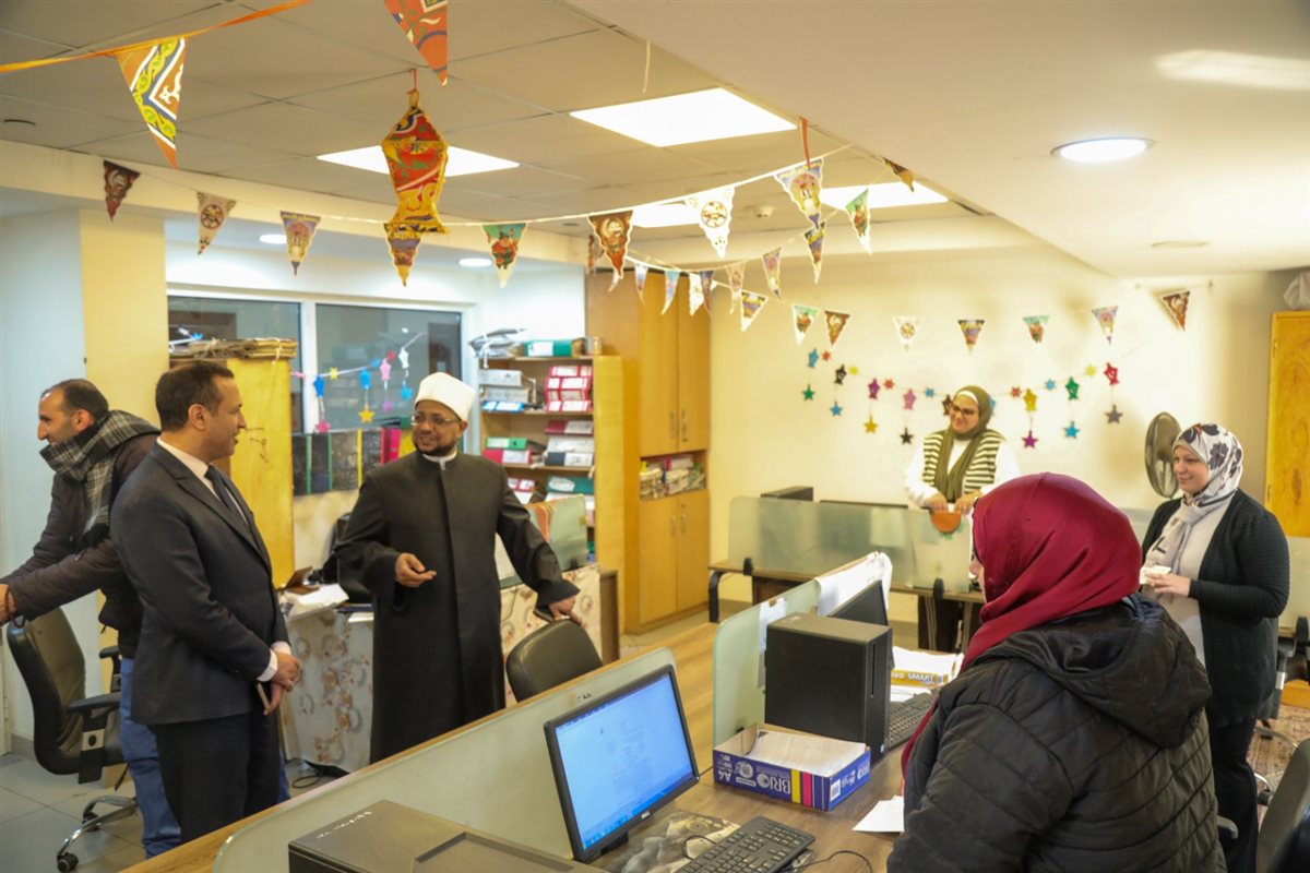 أمين البحوث الإسلامية يتفقد إدارات المجمع لمتابعة سير العمل بعد إجازة العيد