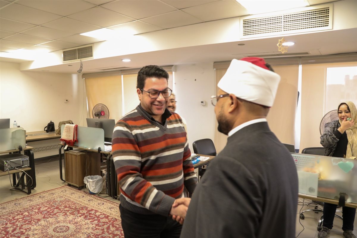 أمين البحوث الإسلامية يتفقد إدارات المجمع لمتابعة سير العمل بعد إجازة العيد