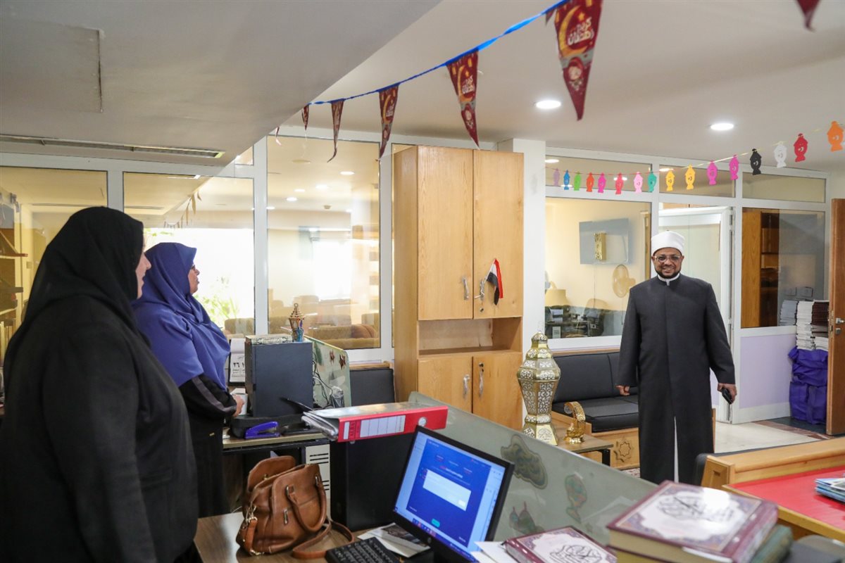 أمين البحوث الإسلامية يتفقد إدارات المجمع لمتابعة سير العمل بعد إجازة العيد