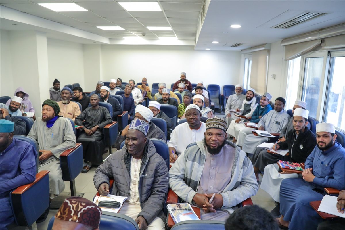 أمين البحوث الإسلامية يتفقد إدارات المجمع لمتابعة سير العمل بعد إجازة العيد