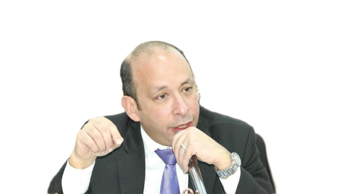 حسام صلاح مراد عميد قصر العيني