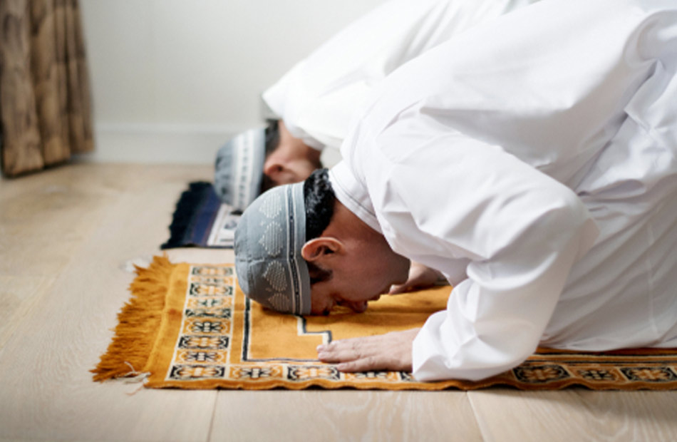 <strong>الصلاة في ثوب أصابه طين المطر</strong>