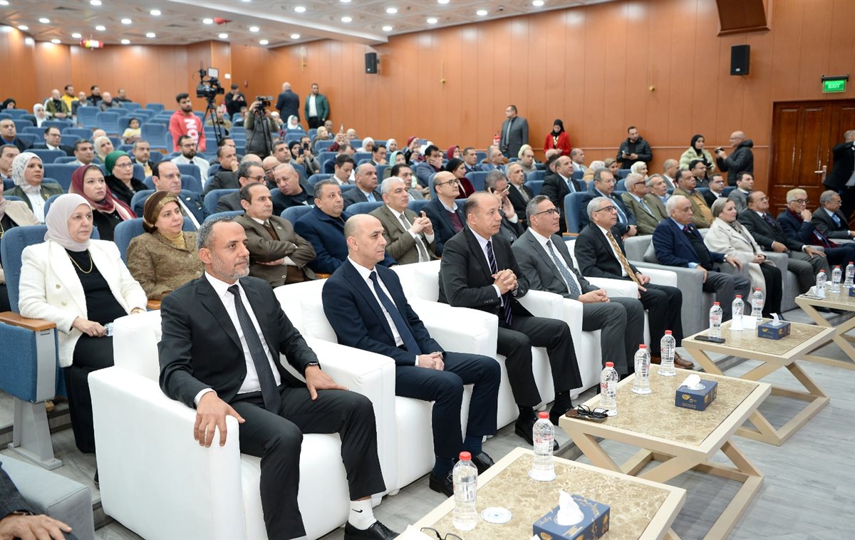 رئيس جامعة المنصورة يتوسط حضور الاحتفالية&nbsp;