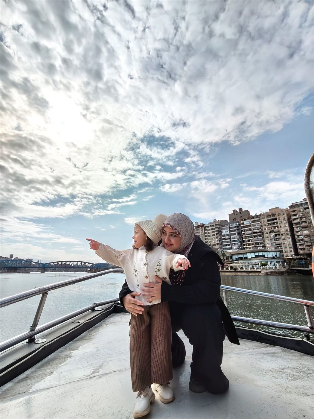 آخر صورة للطفلة تيا في أحضان والدتها سلمى النحاس