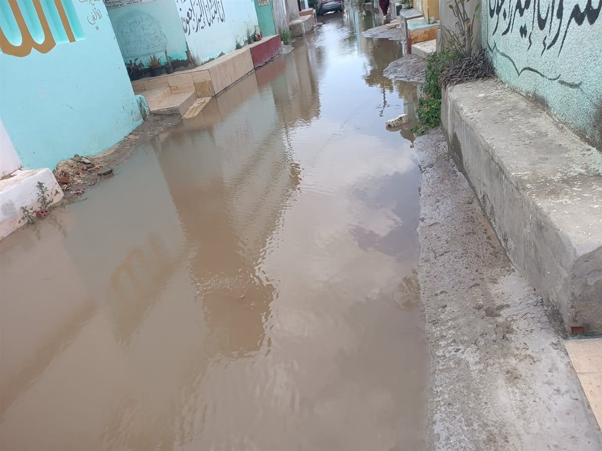 المياه أغرقت شوارع المقابر