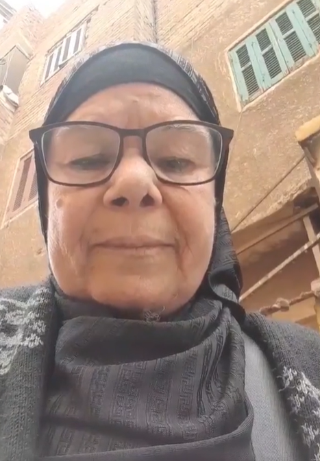 أم تدعو على بناتها أثناء المطر