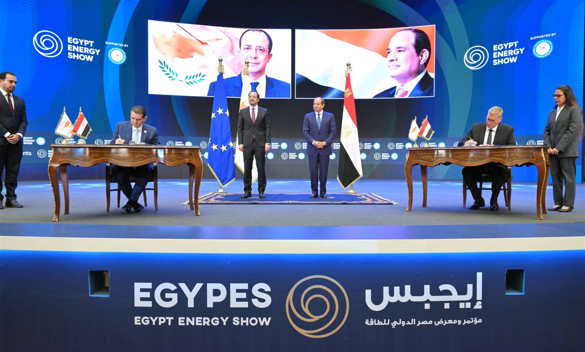الرئيس السيسي ونظيرة القبرصي يشهدان توقيع الاتفاق الاطاري للتعاون المشترك فى مجال الغاز الطبيعي
