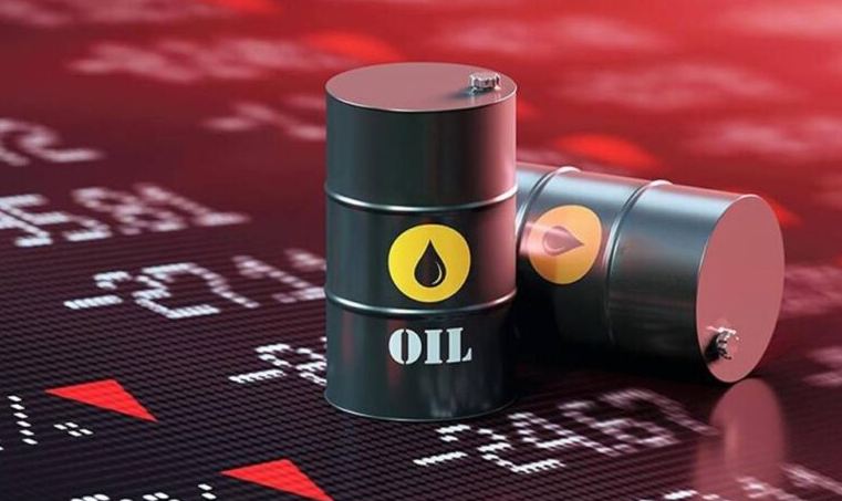 تحذير من قفزة تاريخية في أسعار النفط إذا استمر إغلاق مضيق هرمز